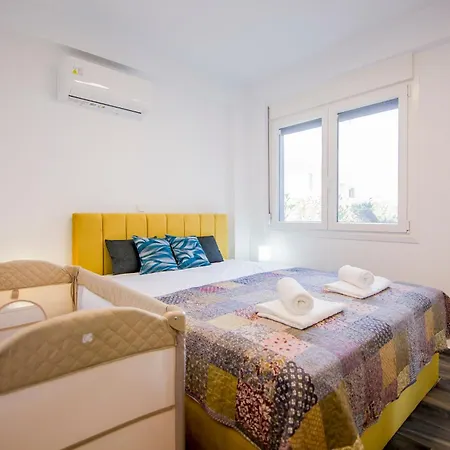 Sophie - New Cozy Place With A Garden Apartment