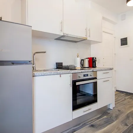 Sophie - New Cozy Place With A Garden Apartment *