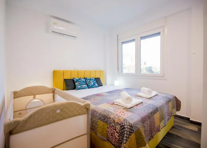 Sophie - New Cozy Place With A Garden شقة